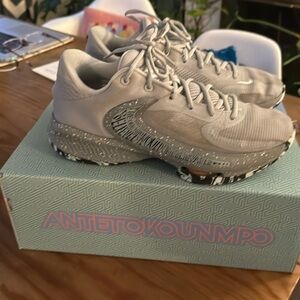 Nike Freak 4 basketball sneakers